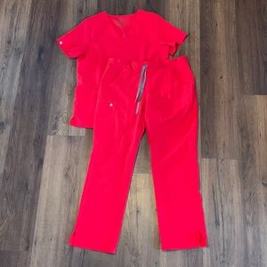 Figs LIMITED EDITION Scrub Set in Pop Red, Medium Petite